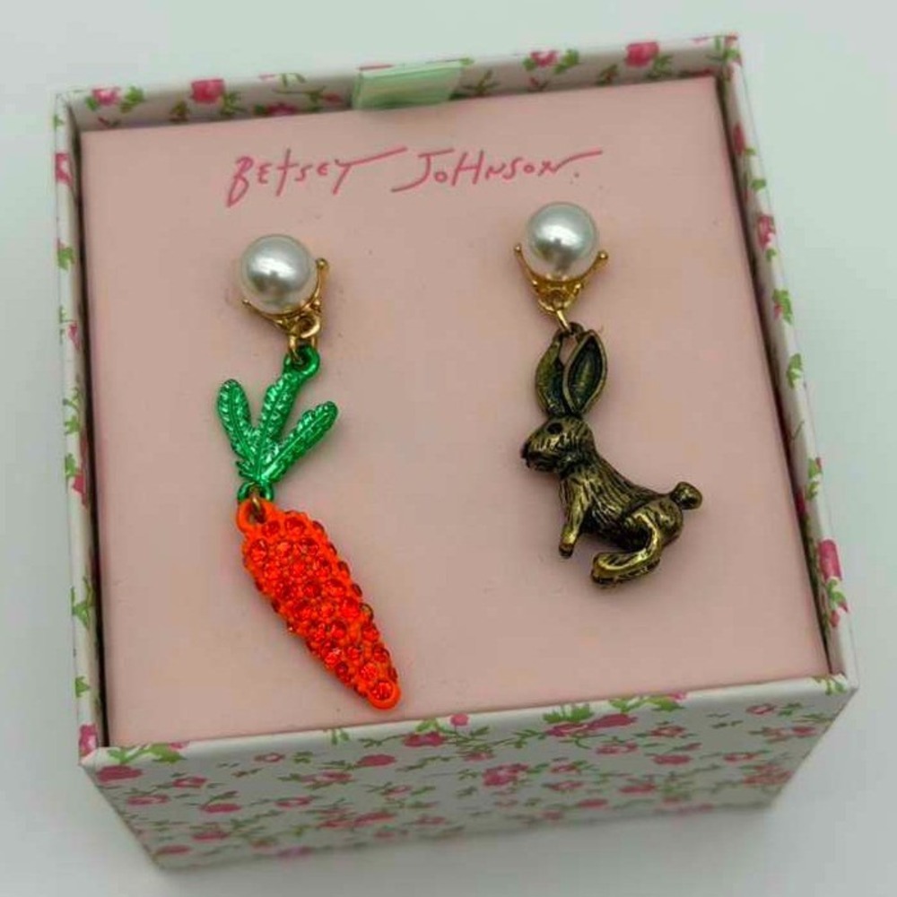 Betsey Johnson Easter‎ Bunny & Carrot Ring Set - Gold Tone - NWT